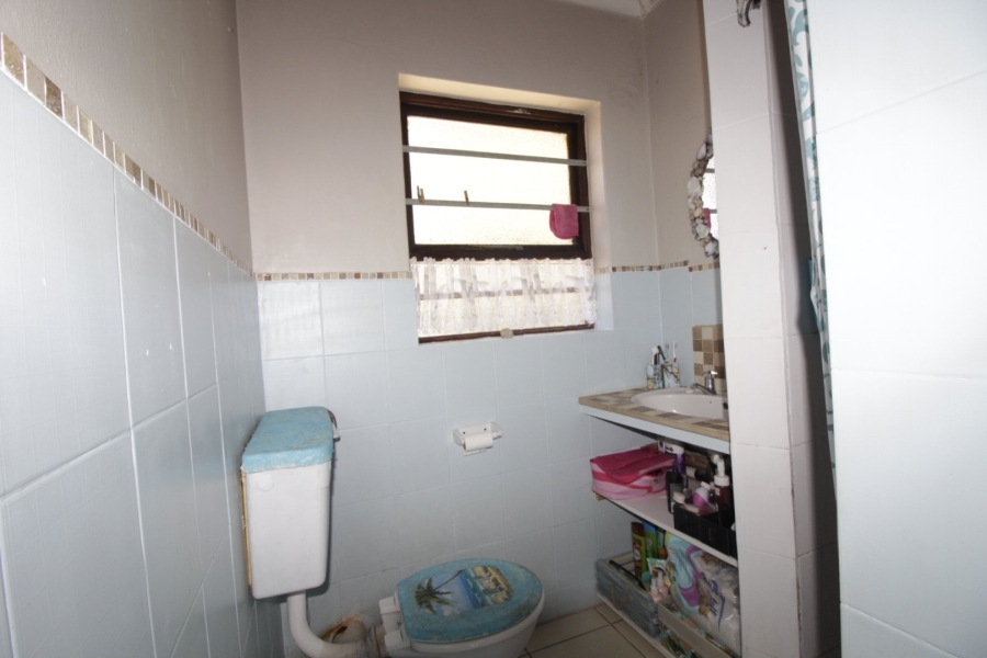 6 Bedroom Property for Sale in Wavecrest Eastern Cape